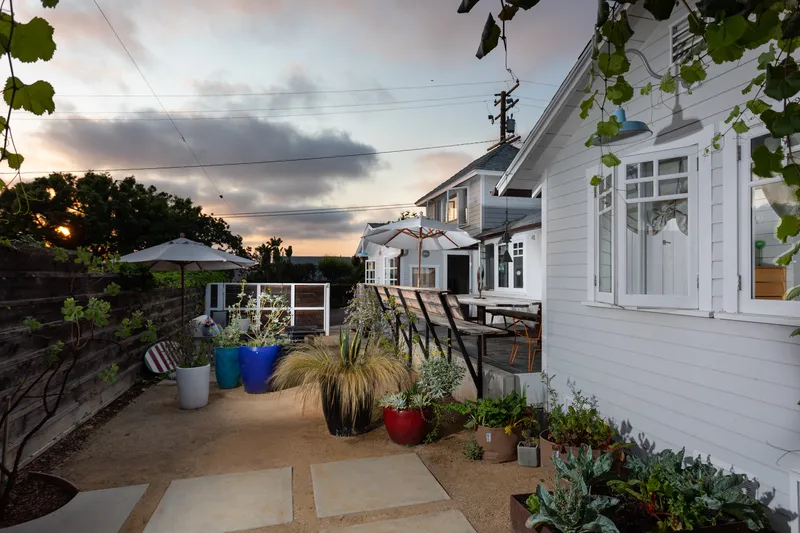 Side yard — Bungalow, Laguna Beach real estate photography