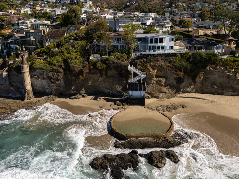 Victoria Beach | Oceanfront Cottage Above the Mermaid Pool — Victoria Beach, Laguna Beach real estate photography